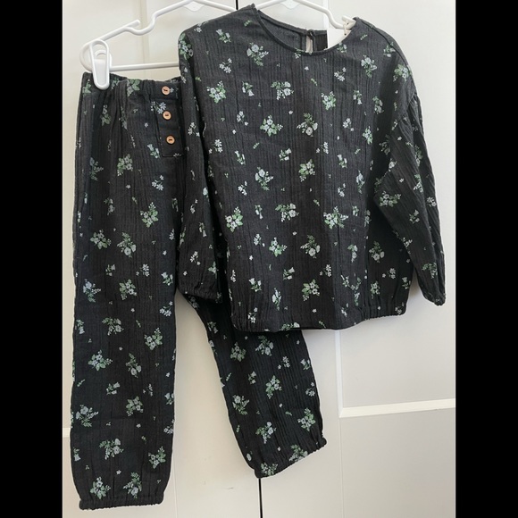 Zara Other - NWT Zara black floral set Size 3-4